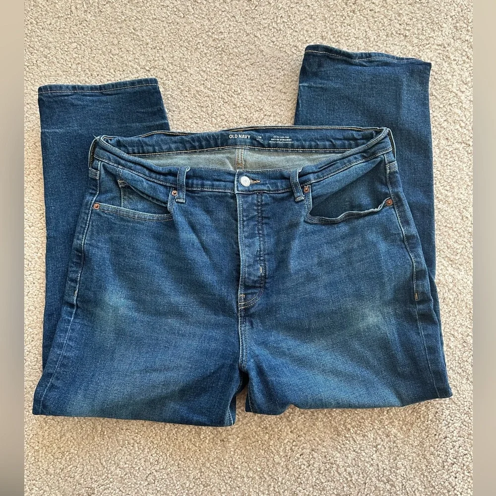 ♻️LAST DAY 4/24 - MAKE AN OFFER♻️ Old Navy Straight Leg Jeans - Picture 2 of 4